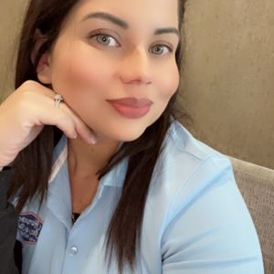 Meet your Posher, Roxana